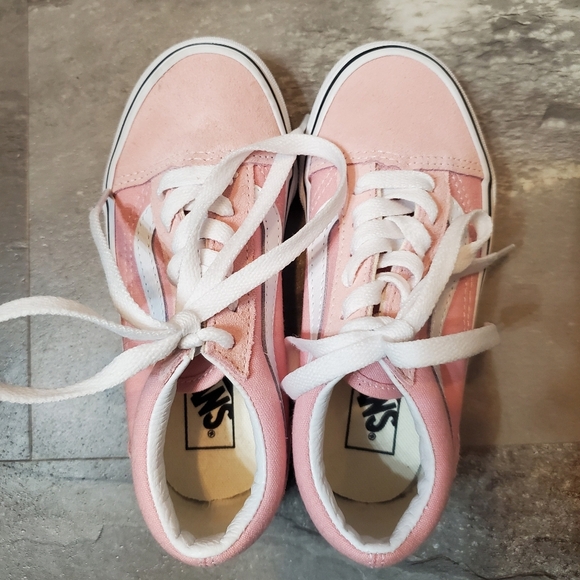 NWOT Sneakers. White & light pink. White laces. Kid size 12 US. - Picture 4 of 8